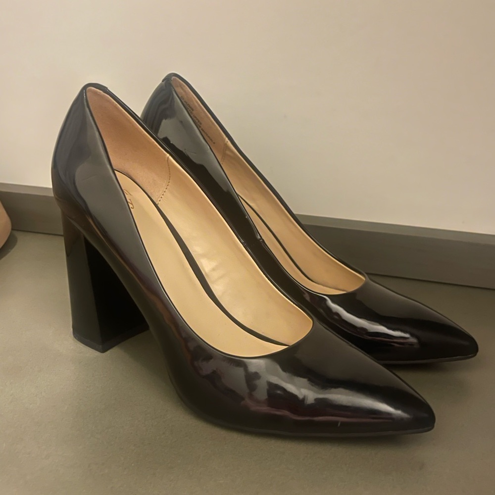 Patent Black Pumps
